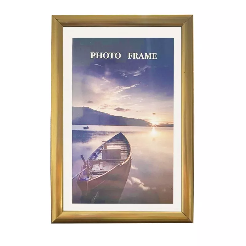 Rama foto Gunther aurie, format 15x21, design clasic, pentru perete sau birou